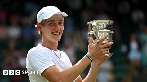 Wimbledon 2023 results: Henry Searle wins boys' title to end 61 .